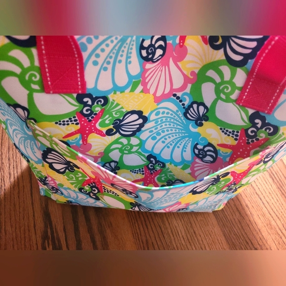 NWOT LILLY PULITZER LARGE COOLER With beverage opener. - Picture 10 of 15